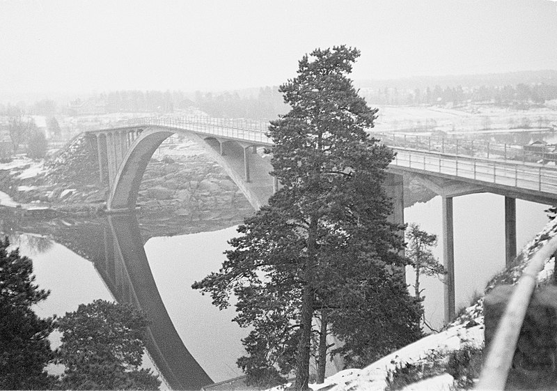 File:Färjsundsbron, Åland (1939-1945).jpg