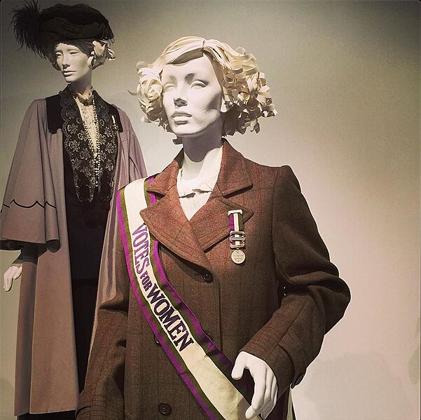 File:FIDM Museum - Film costumes - Suffragette (24611088550).jpg