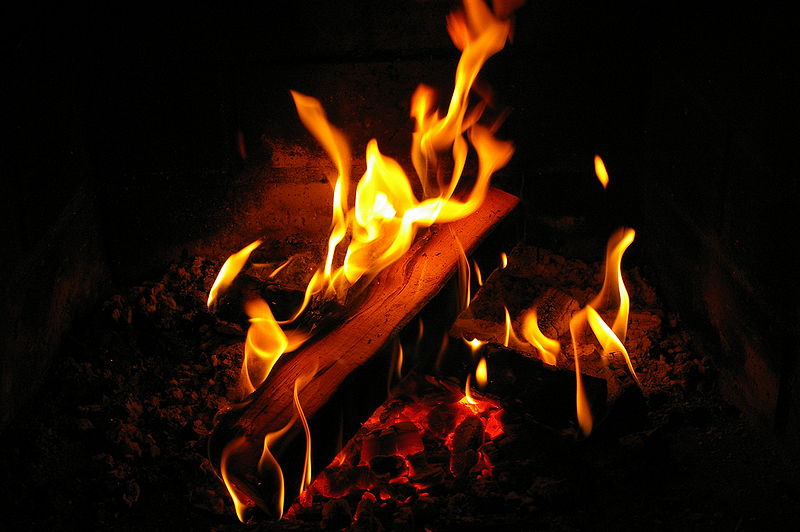 800px-Flaming_wood.JPG