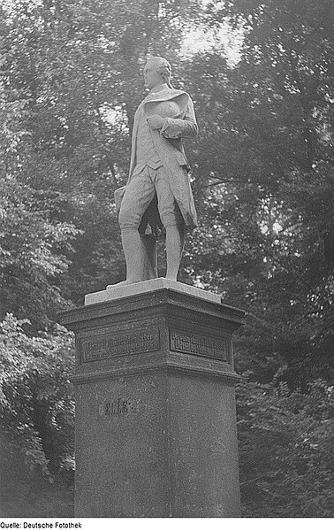 File:Fotothek df roe-neg 0006466 013 Gellert-Denkmal (Christian Fürchtegott Gellert).jpg