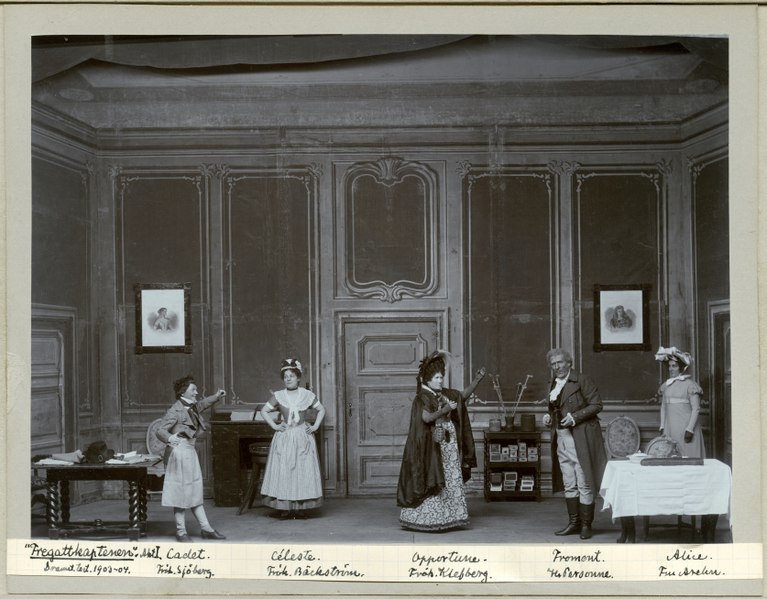 File:Fregattkaptenen, Dramatiska teatern 1904. Föreställningsbild - SMV - H15 007.tif