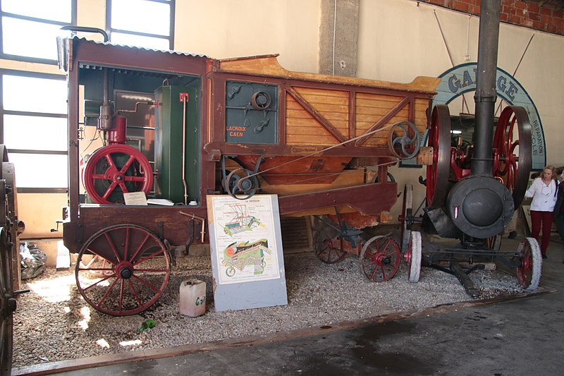 File:French threshing machine at Atelier Musee Association Quercynoise de Vieilles Mechaniques, Cazals, Lot, France.jpg