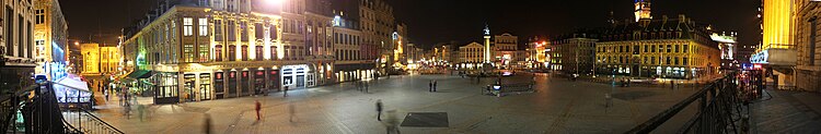 Panorama van het place du Général de Gaulle, het centrale plein van de stad