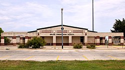 Техасская средняя школа Грейп-Крик 2019.jpg
