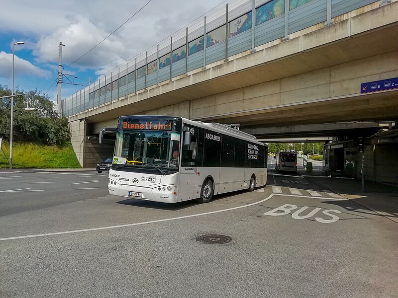 File:Graz Linien Wagen 7 in Don Bosco.jpg
