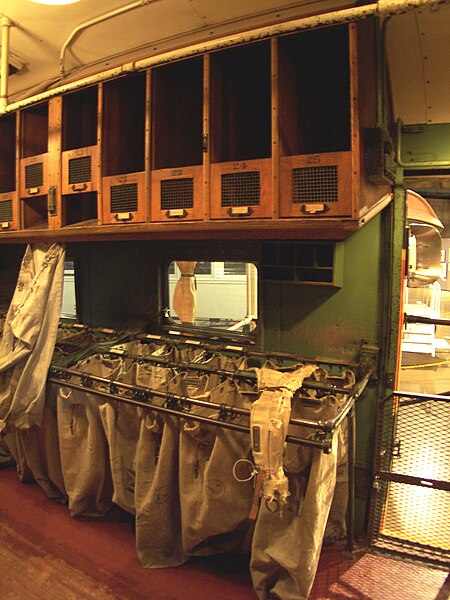 File:Great Northern RPO No 42 interior.jpg