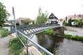 Deutsch: Großschönau (Sachsen), Fußgängerbrücke über Mandau. English: Großschönau (Sachsen), Footbridge over Mandau River. Čeština: Großschönau (Sasko), ocelová lávka přes Mandavu.