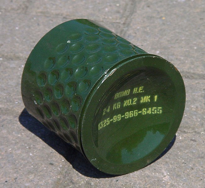 653px-HB_876_bomblet_casing.jpg