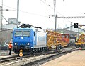 Locomotief 185 526-1 van RBS Logistic, gehuurd van HGK, tegenwoordig van Crossrail, tijdens rageren op 3 februari 2007 te Ins.[35]