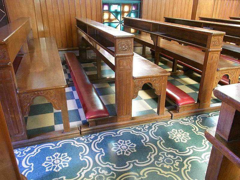 File:HK Sai Ying Pun Third Street 聖安多尼堂 Saint Anthony's Catholic Church long bench n flooring pattern July-2012.JPG