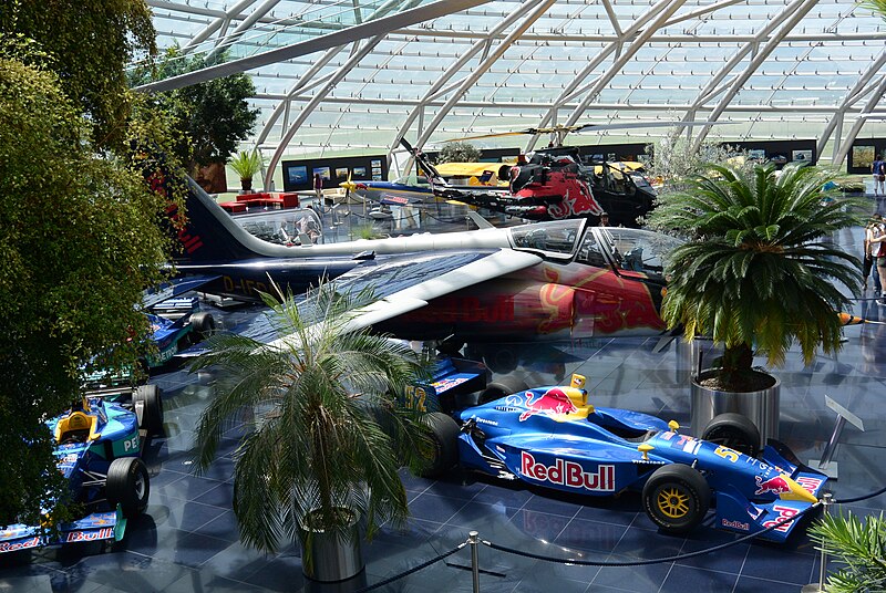 File:Hangar-7 Salzburg Airport 2014 24.jpg