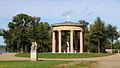Храм в бароковата част на парка на дворец Нойстрелиц в Мекленбург-Предна Померания