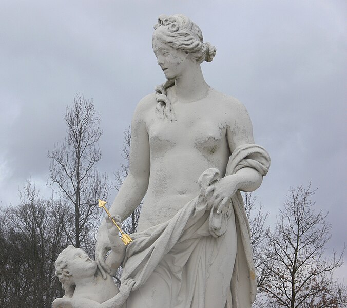 File:Het Loo Palace - main fountain - venus.JPG