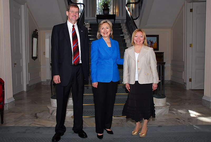 File:Hillary Clinton visits Uruguay (4400680499).jpg