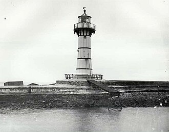 Historic view of the lighthouse Historic view of Breakwater Lighthouse, Wollongong, NSW, Australia - cropped.jpg