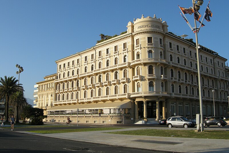 File:Hotel Principe di Piemonte, Viareggio Italy.JPG