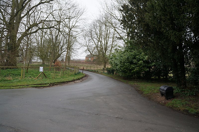 File:Howgate Lane, Londesborough - geograph.org.uk - 4390192.jpg