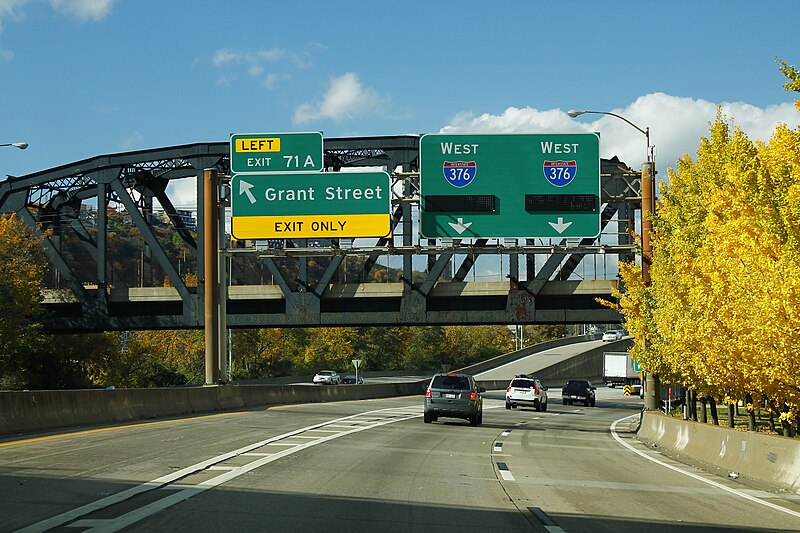 File:Int376wRoad-Exit71A-GrantStreetInt376signs (31079596101).jpg