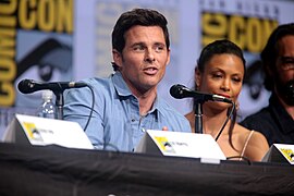 James Marsden & Thandie Newton (36224420635).jpg