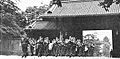 Una Banda musicale della Guardia imperiale che marcia attraverso Tokyo negli anni 1950.