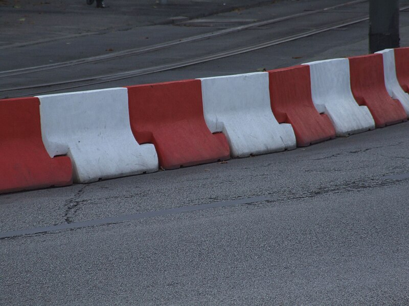 File:Jersey barriers.jpg