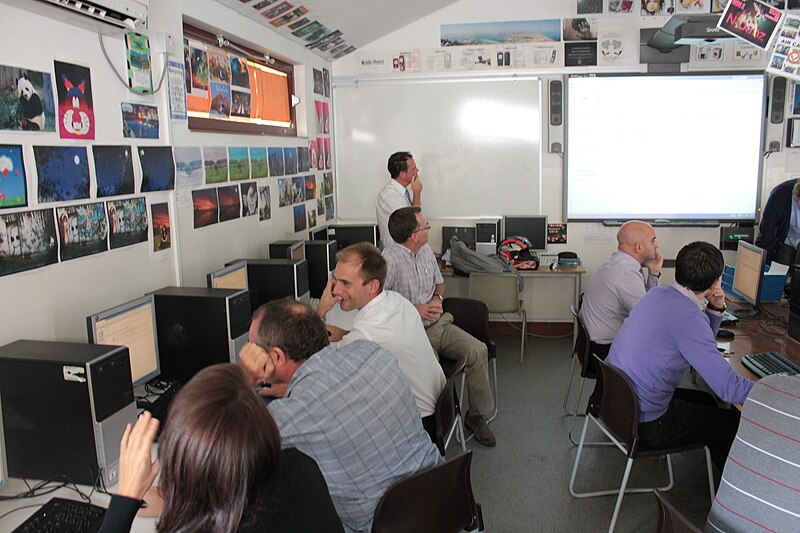 File:John Cummings talk to teachers about GibraltarpediA (13).JPG