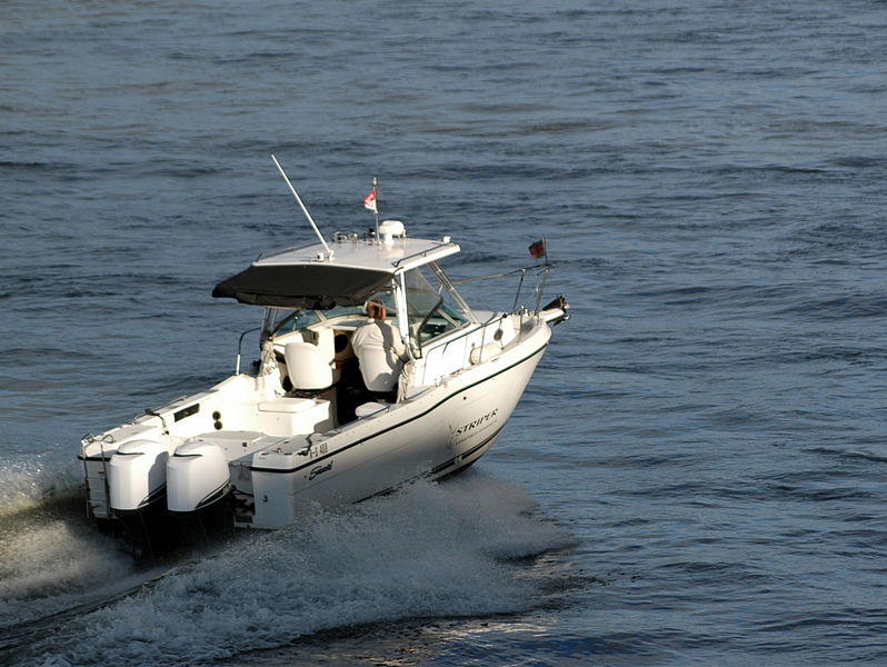 File:Köln - Motoryacht.JPG