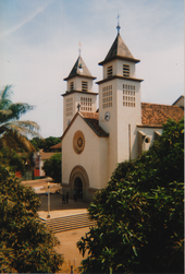 Die Kathedrale von Bissau an der Avenida Amílcar Cabral