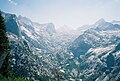 la montogrimpa vojo High Sierra Trail donas panoraman vidaĵon de la Sierra Nevada