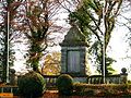 Monument commémoratif de guerre dans les montagnes