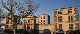 La Tour-d'Aigues Kalesi