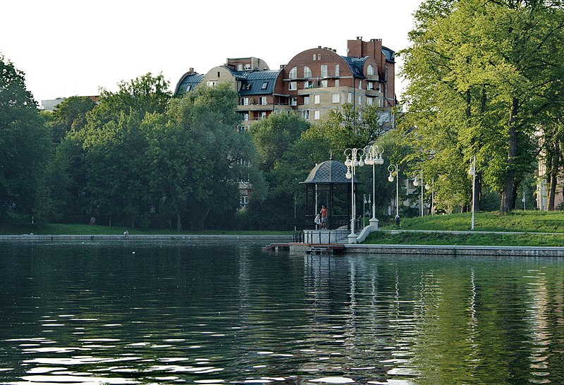 File:Lake in the park - panoramio.jpg