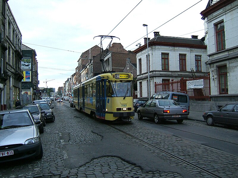 File:Last days of the 83 - Ropsy-Chaudron Street.jpg