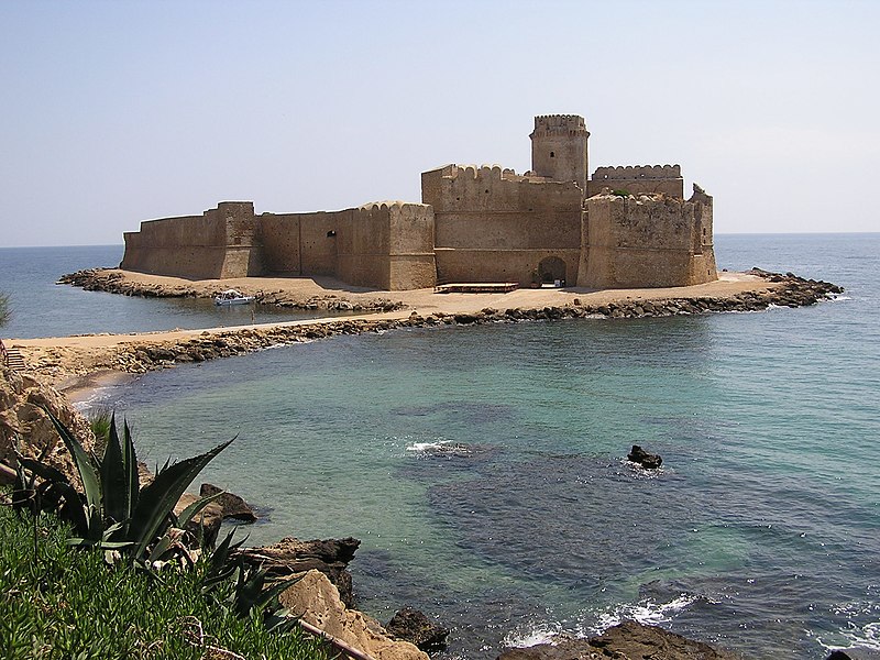 File:Le Castella - panoramio.jpg