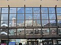 Neues Gewandhaus, im Spiegelbild der Mendebrunnen und das Opernhaus