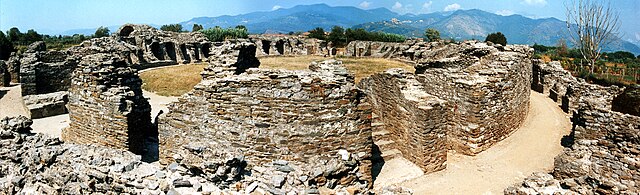 The Roman amphitheatre of Luni (1st century AD)