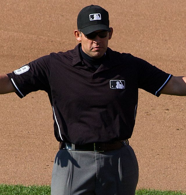 Manny Gonzalez (umpire) - Wikipedia