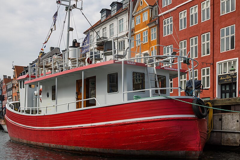 File:Mary, Nyhavn (28077037314).jpg