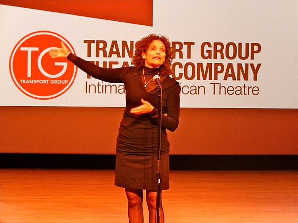 Photo Mary Elizabeth Mastrantonio via Wikidata