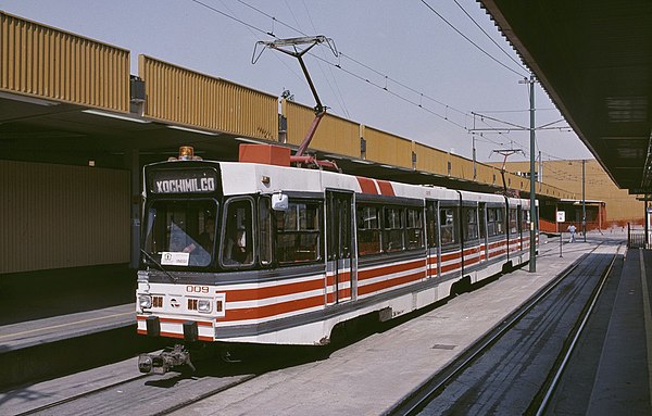 One of the Moyada-built cars that served the Tren Ligero line from 1986–91, seen at Tasqueña terminal in 1990