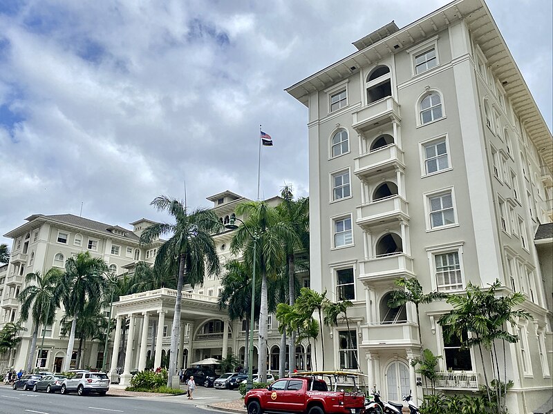 File:Moana Hotel, Kalakaua Avenue, Waikiki, Honolulu, HI - 52273642240.jpg