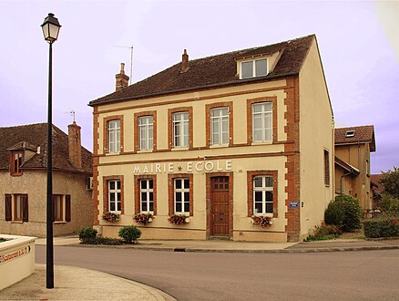 Mairie de Montacher-Villegardin.