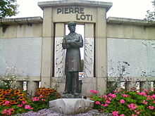 Monument à Pierre Loti.