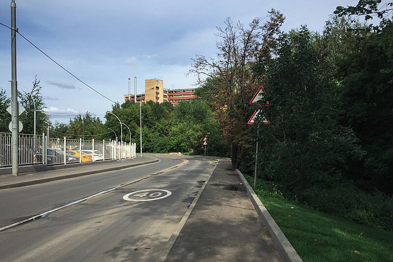 File:Moscow, speed limit sign in Pravoberzhnaya Street (30806821453).jpg