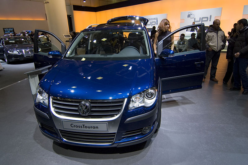 File:Motor Show 2007, VW Cross Touran - Flickr - Gaspa.jpg