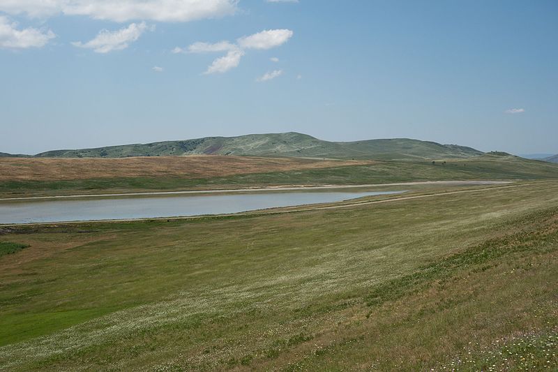 File:Mount Demurdaghi and Lake Kapatadze.jpg