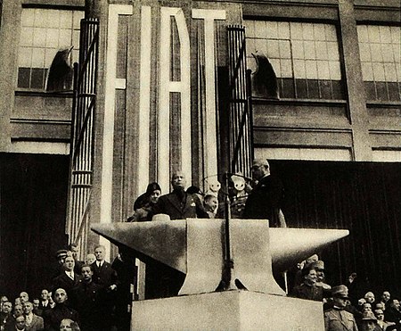 Tập_tin:Mussolini_visiting_Fiat,_1932.jpg