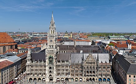 Brussels' Town Hall was also used as an example for the New Town Hall of Munich.