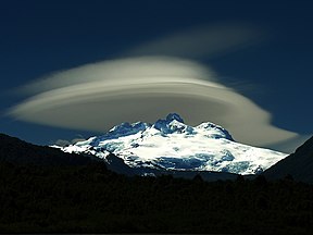 Nubes Lenticulares sobre el Cerro Tronador.jpg
