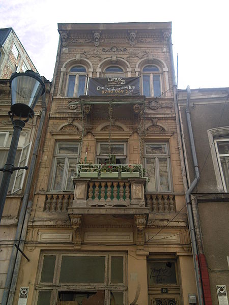 File:O casa de pe strada Franceza.jpg